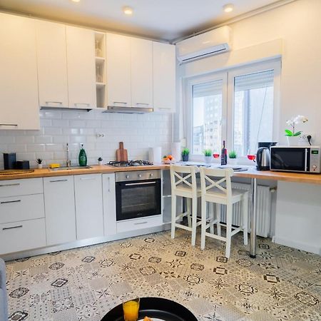 One Bedroom Flat In Bucharest'S Historic District المظهر الخارجي الصورة