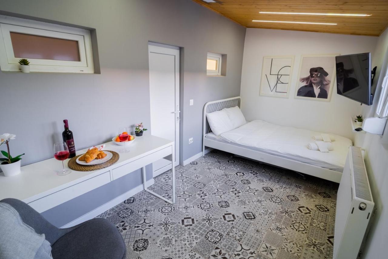 One Bedroom Flat In Bucharest'S Historic District المظهر الخارجي الصورة