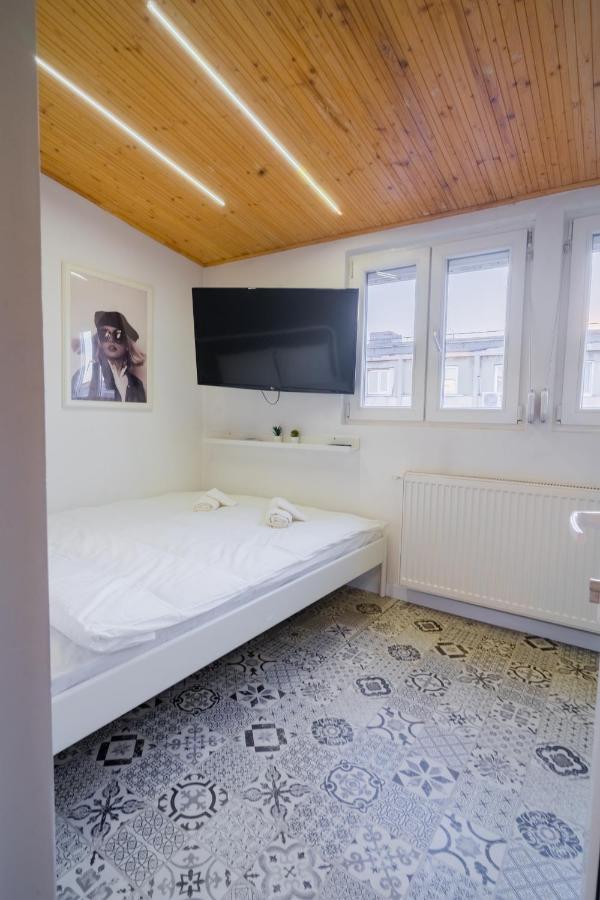 One Bedroom Flat In Bucharest'S Historic District المظهر الخارجي الصورة