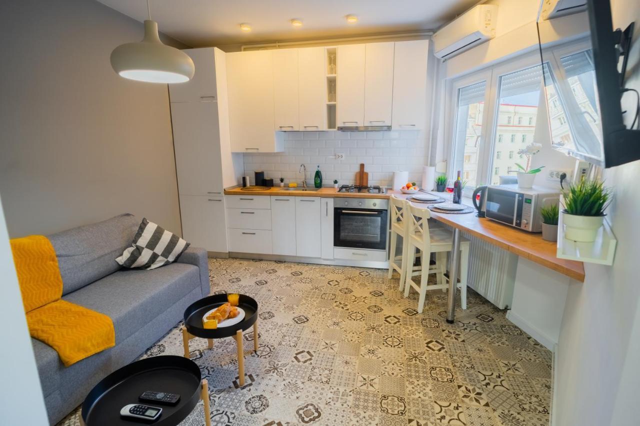 One Bedroom Flat In Bucharest'S Historic District المظهر الخارجي الصورة